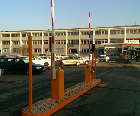 The completion of the entry to the company premises with a number plate recognition system - Magna exteriors